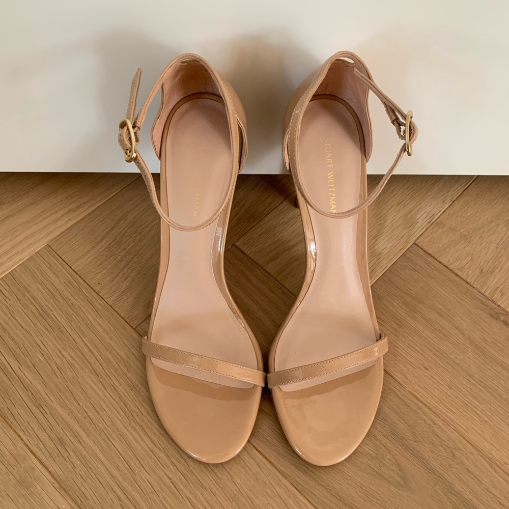 Stuart Weitzman nudistsong